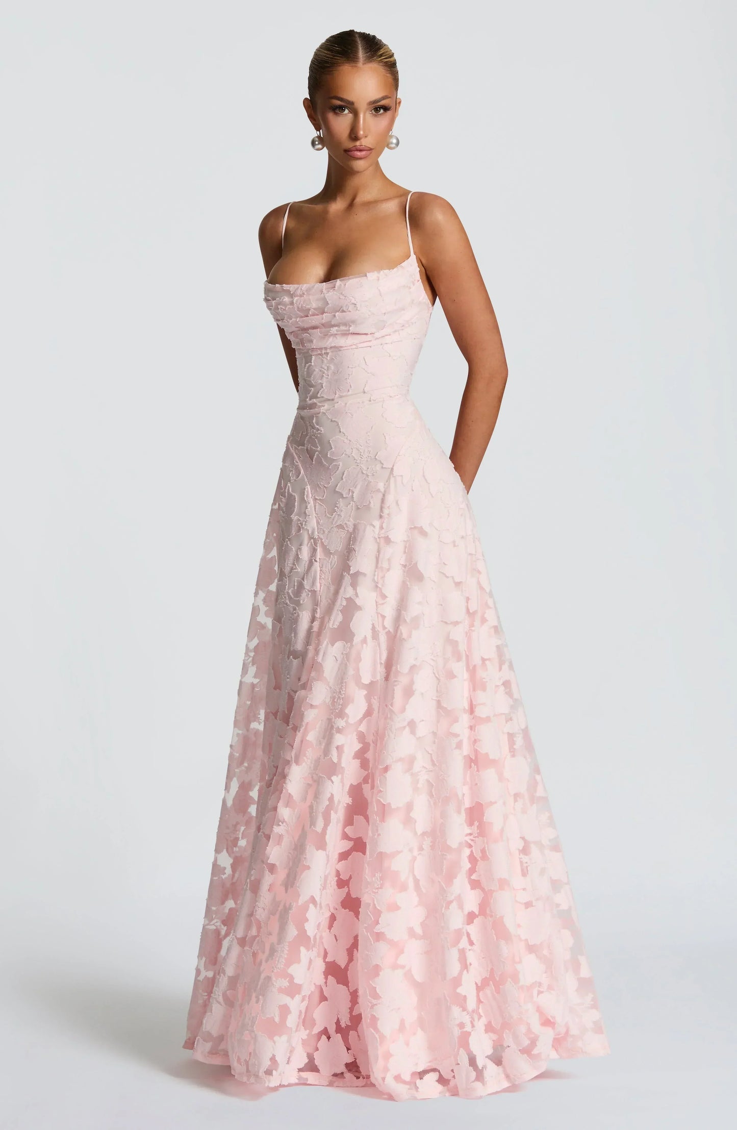 Dorota | Elegancka zwiewna sukienka maxi