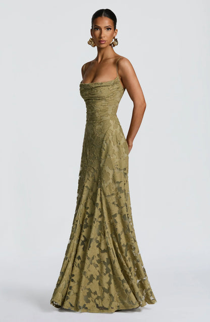 Dorota | Elegancka zwiewna sukienka maxi